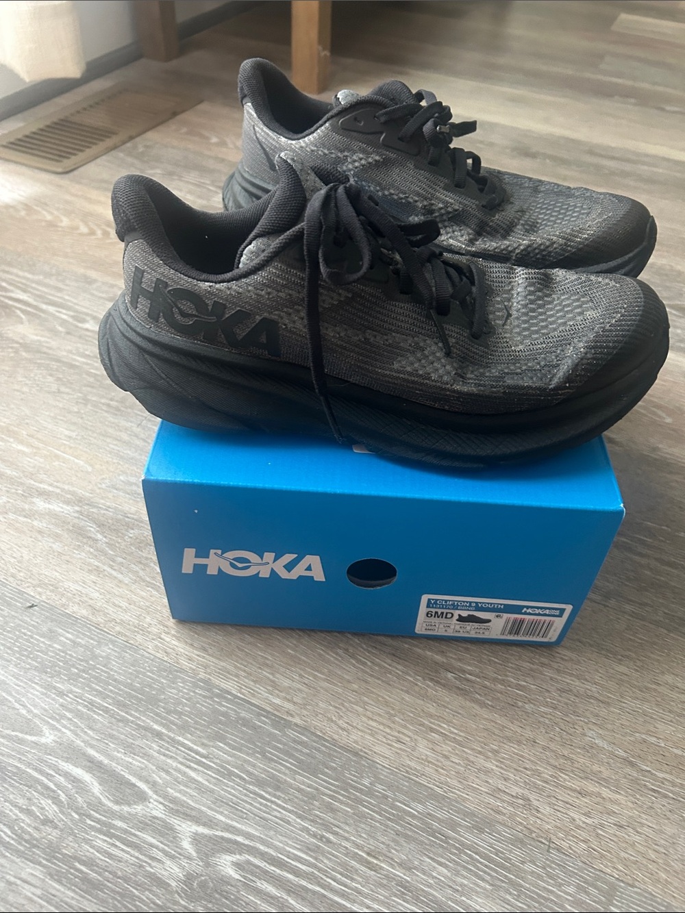 Y Clifton 9 Youth Hokas Black and dark gray